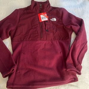 North Face Tundra Pullover (Small) NWT